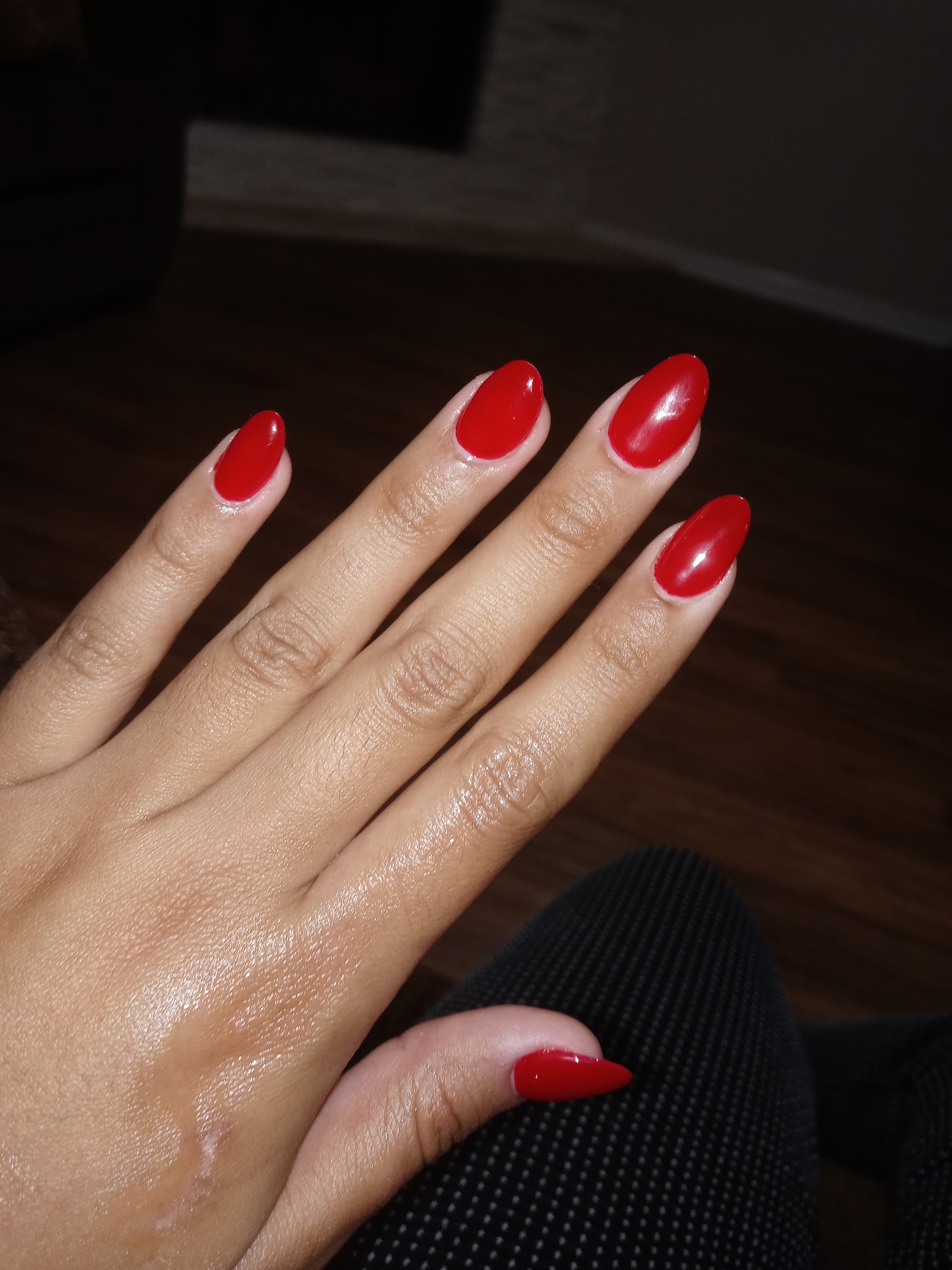 Nails Unlimited logo